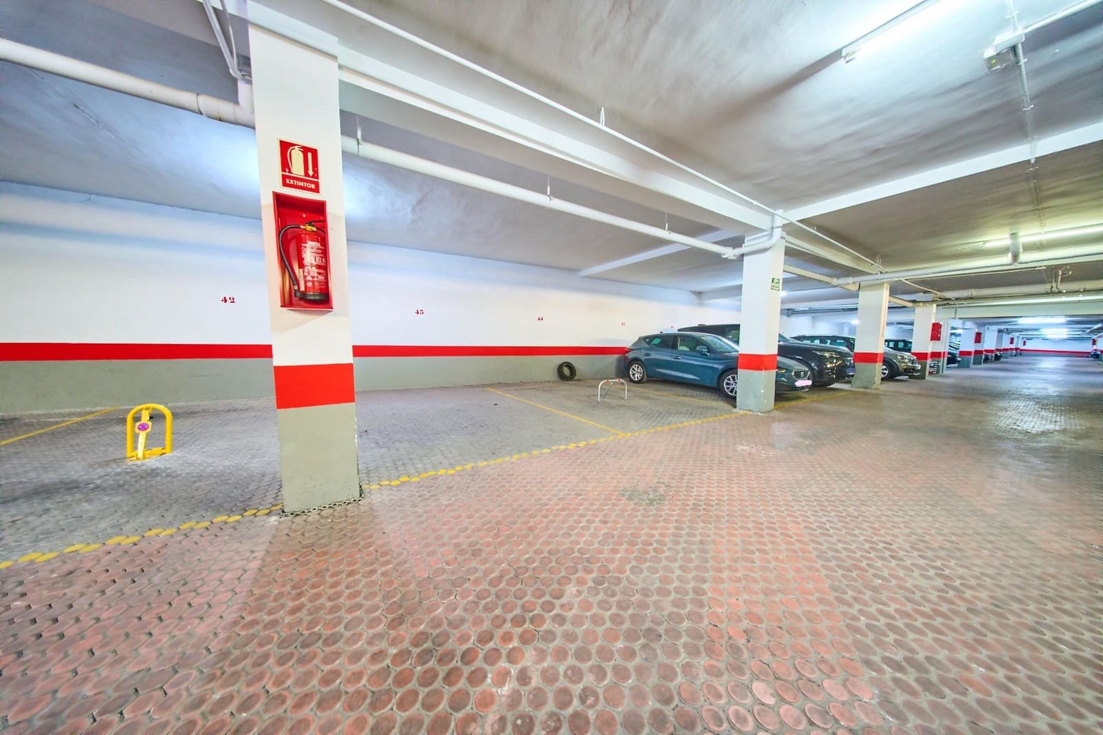 4 sypialnia Mieszkanie na sprzedaż w Miasto Grenada z basenem garażem - 395 000 € (Ref: 9965465)