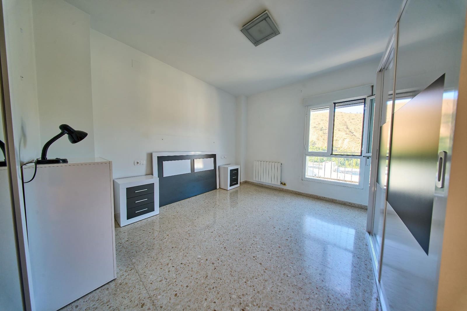 3 bedroom Flat for sale in Granada city with garage - € 245,000 (Ref: 9966791)