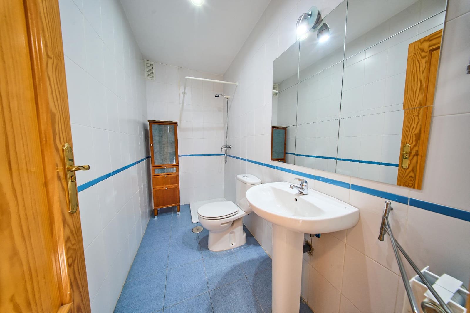 3 bedroom Flat for sale in Granada city with garage - € 245,000 (Ref: 9966791)