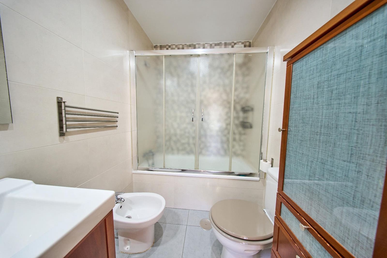 3 bedroom Flat for sale in Granada city with garage - € 245,000 (Ref: 9966791)