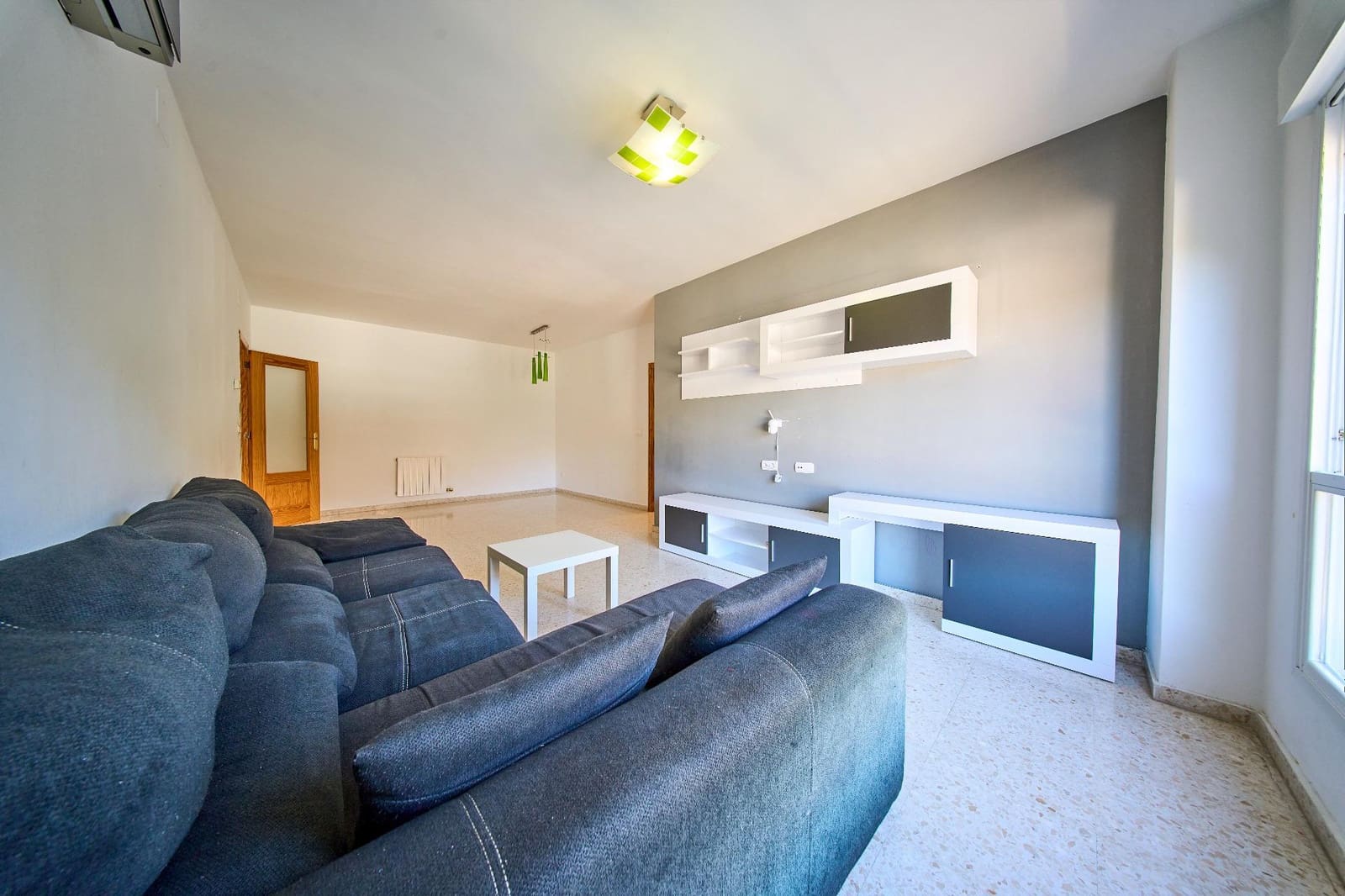 3 bedroom Flat for sale in Granada city with garage - € 245,000 (Ref: 9966791)