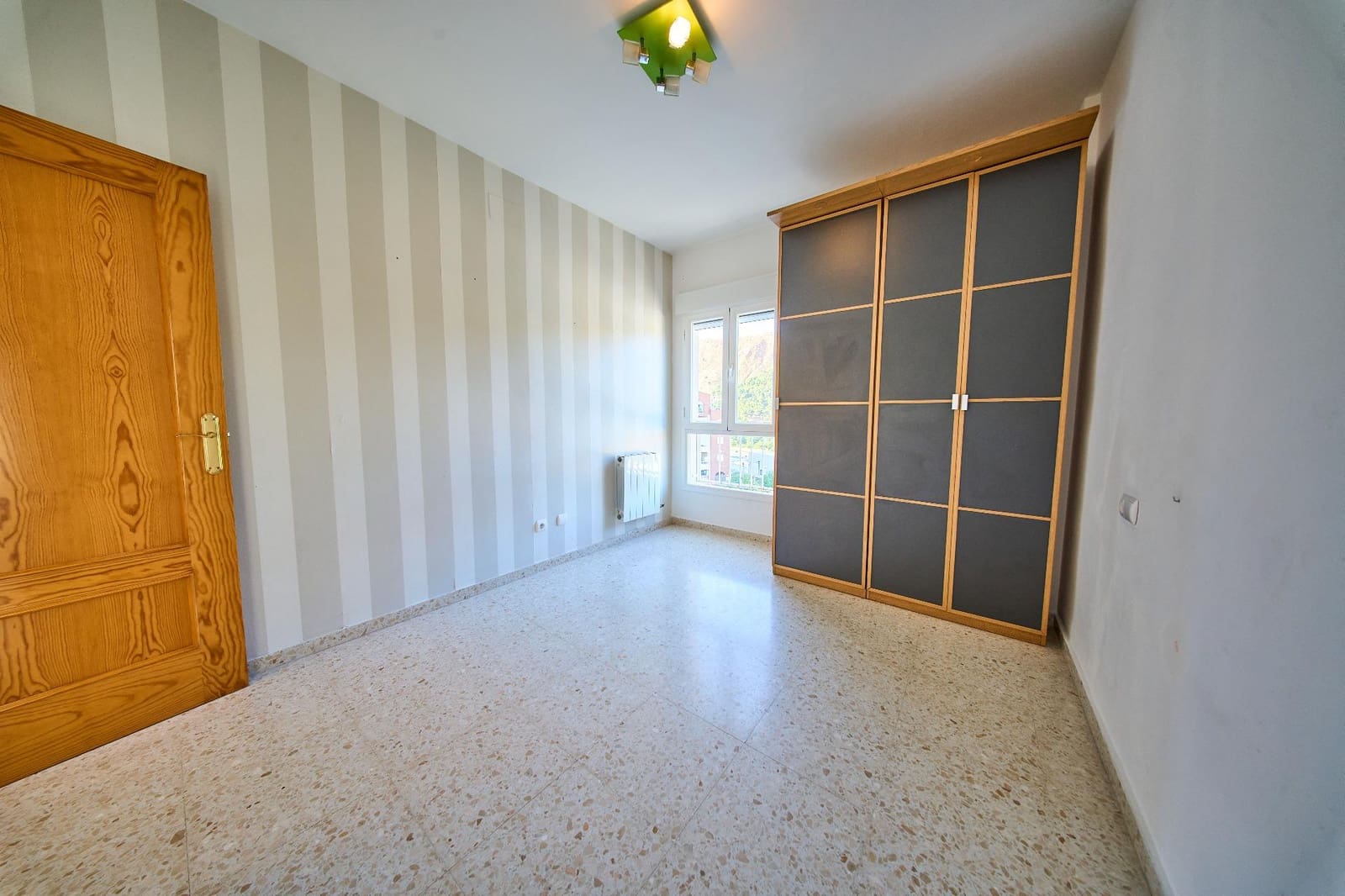 3 bedroom Flat for sale in Granada city with garage - € 245,000 (Ref: 9966791)