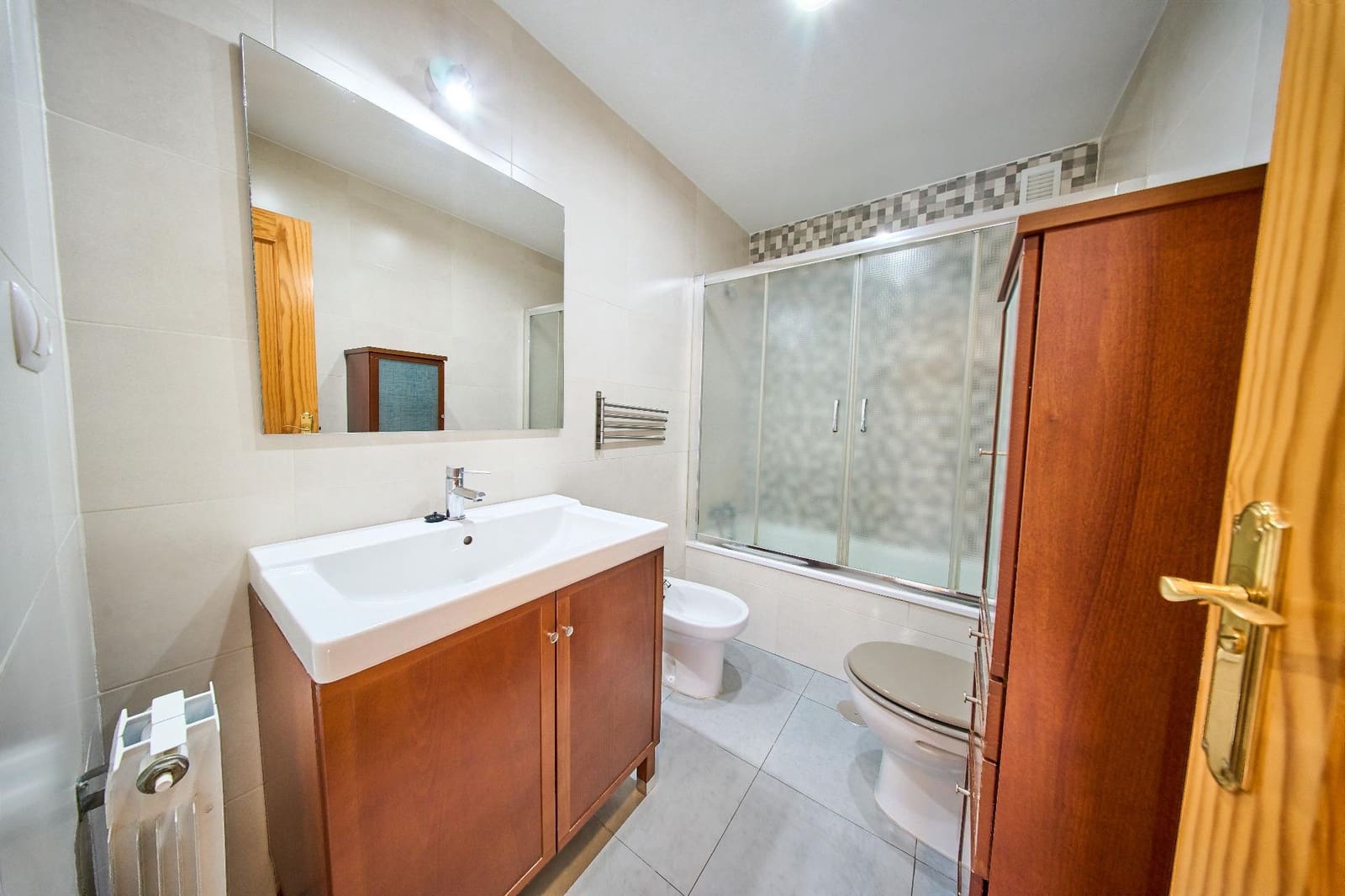 3 bedroom Flat for sale in Granada city with garage - € 245,000 (Ref: 9966791)