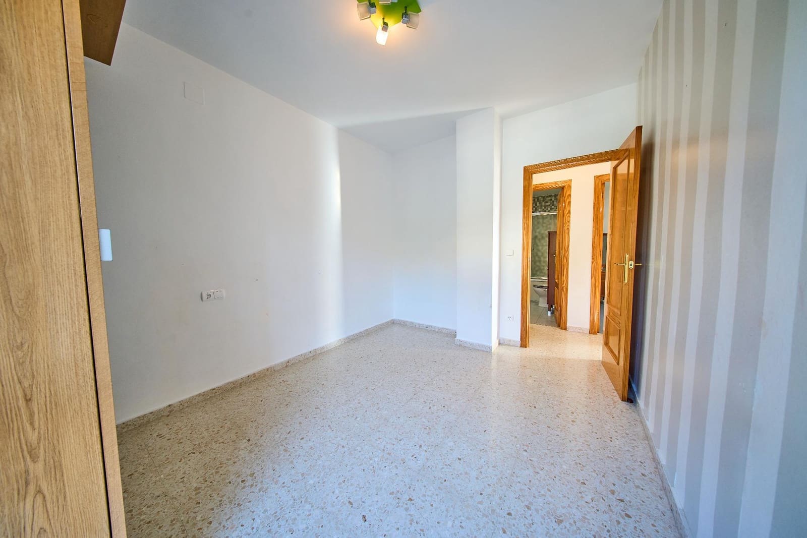 3 bedroom Flat for sale in Granada city with garage - € 245,000 (Ref: 9966791)