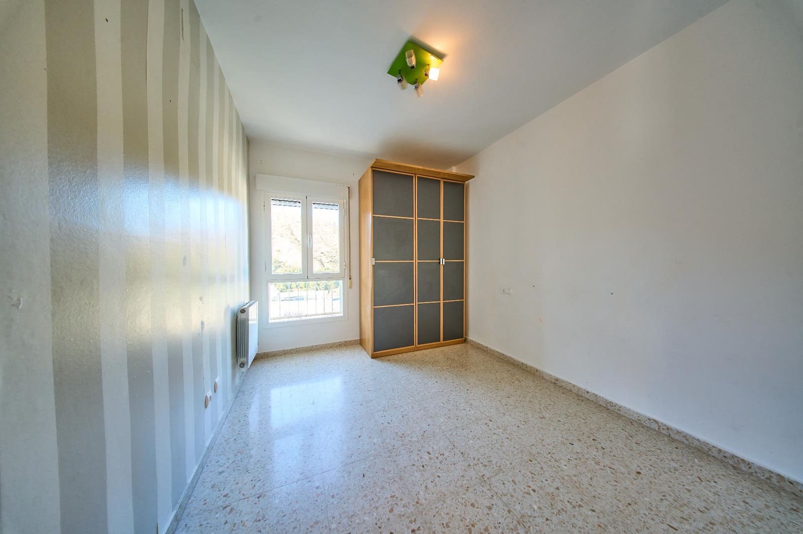 3 bedroom Flat for sale in Granada city with garage - € 245,000 (Ref: 9966791)
