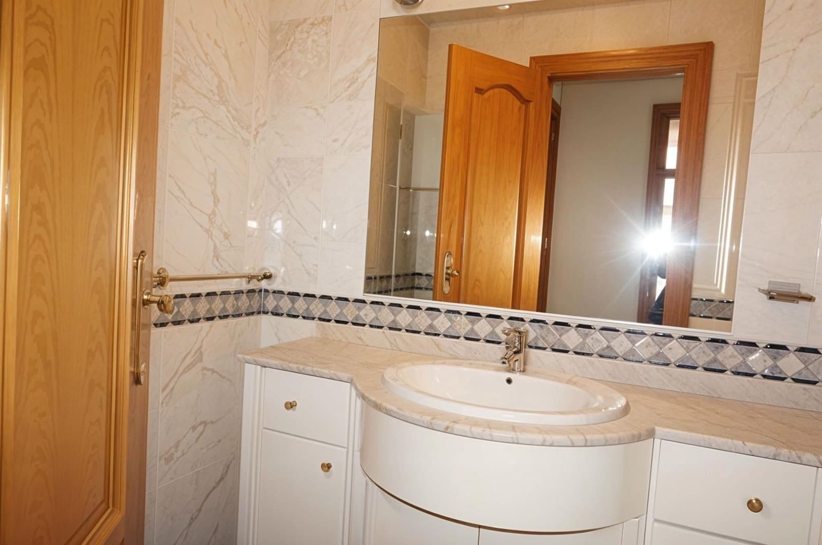 3 bedroom Flat for rent in Granada city - € 800 (Ref: 9967852)