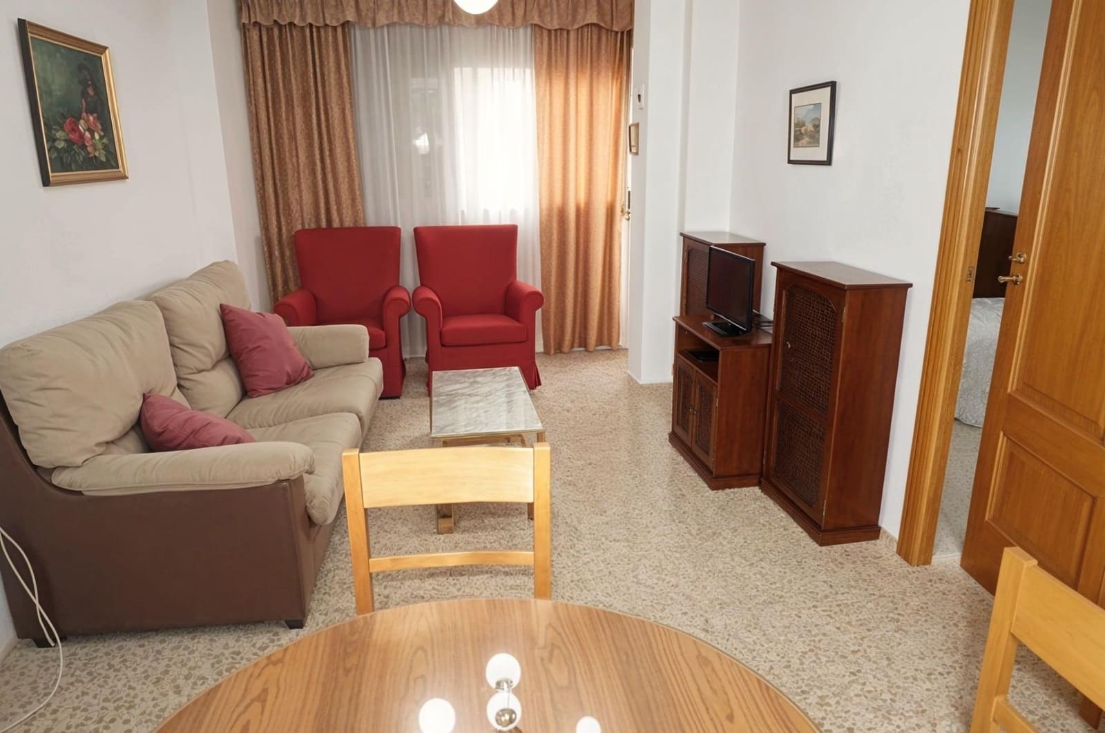 3 bedroom Flat for rent in Granada city - € 800 (Ref: 9967852)
