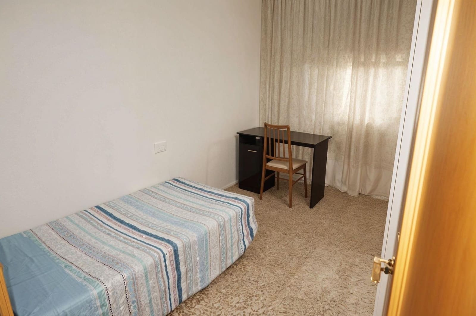3 bedroom Flat for rent in Granada city - € 800 (Ref: 9967852)