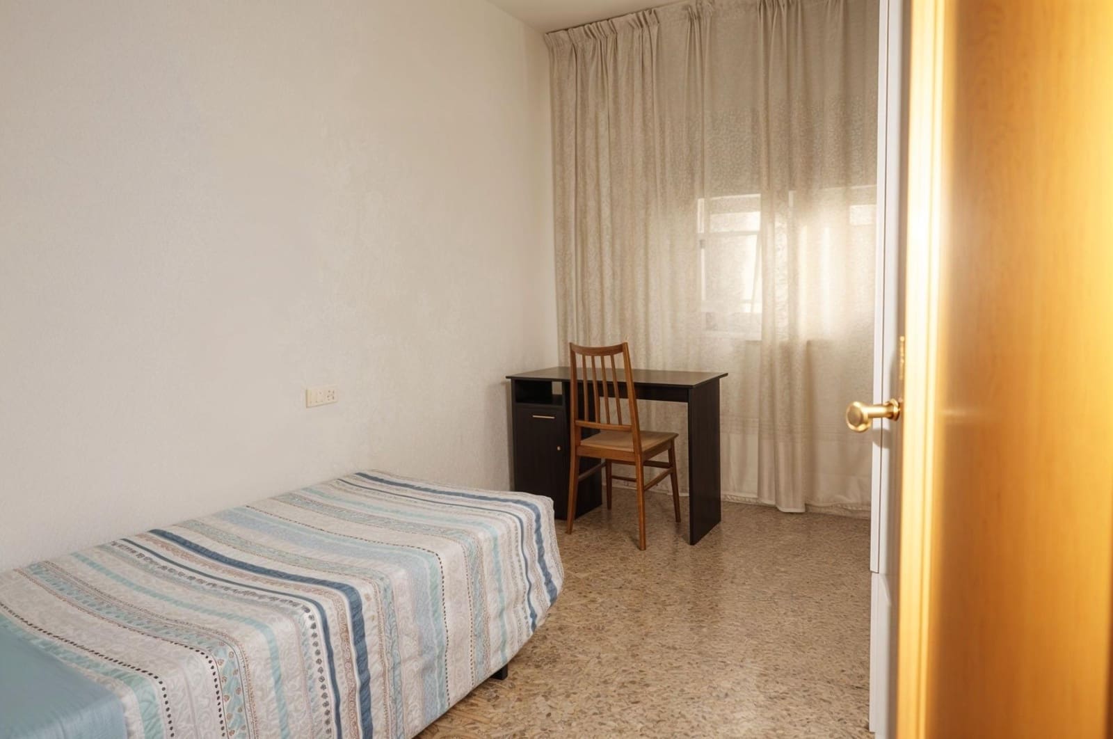 3 bedroom Flat for rent in Granada city - € 800 (Ref: 9967852)
