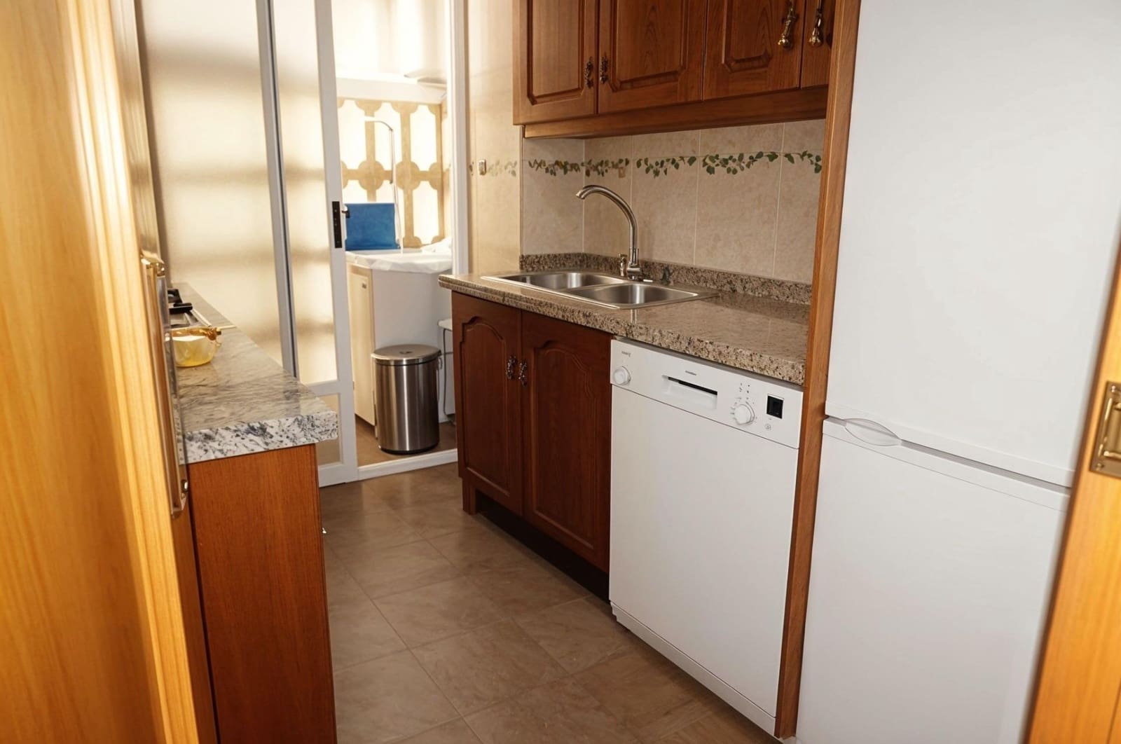 3 bedroom Flat for rent in Granada city - € 800 (Ref: 9967852)