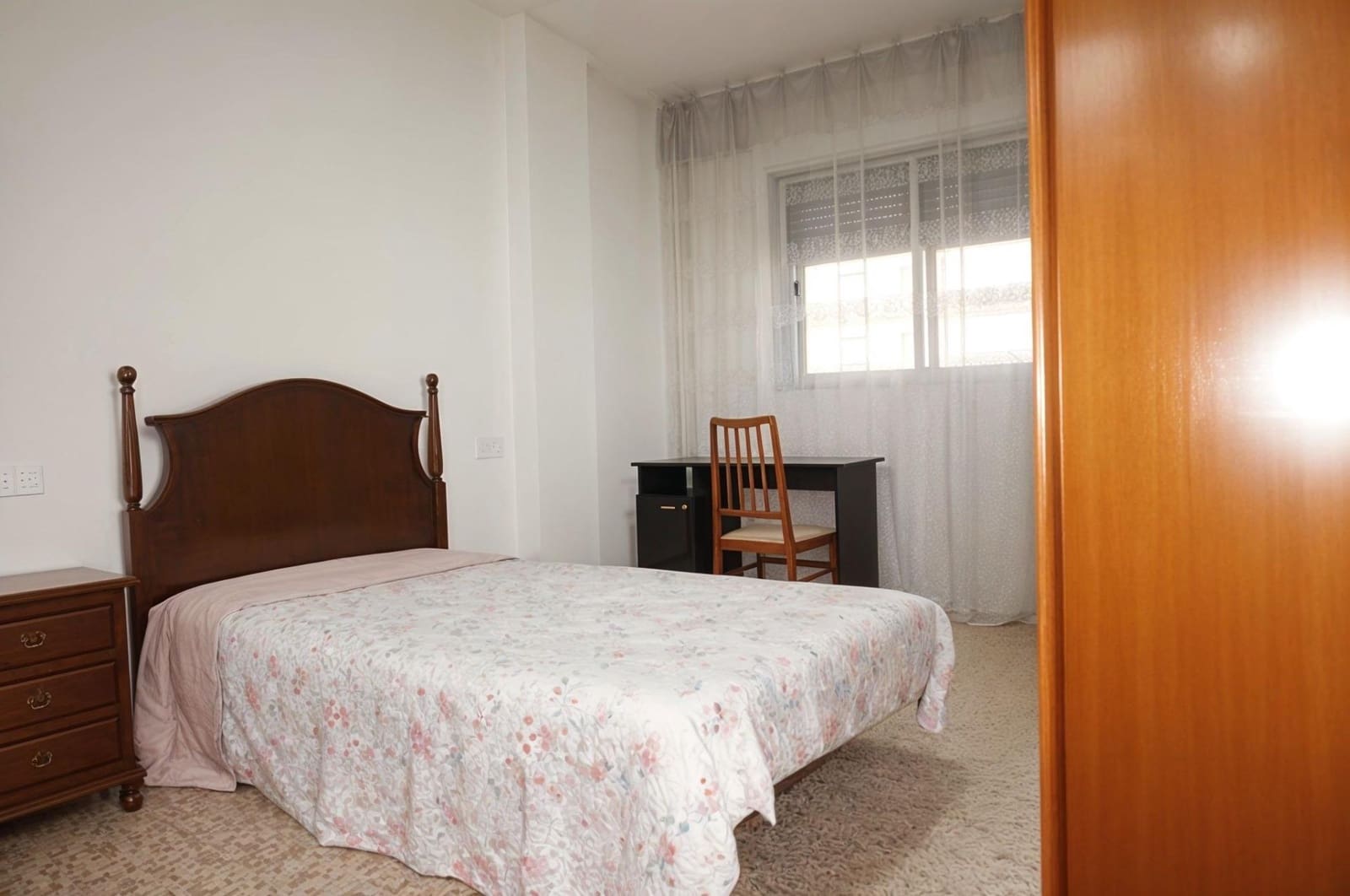 3 bedroom Flat for rent in Granada city - € 800 (Ref: 9967852)