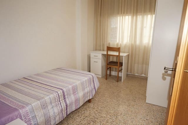 3 soveværelse Lejlighed til leje i Granada by - € 800 (Ref: 9967852)