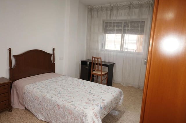 3 soveværelse Lejlighed til leje i Granada by - € 800 (Ref: 9967852)