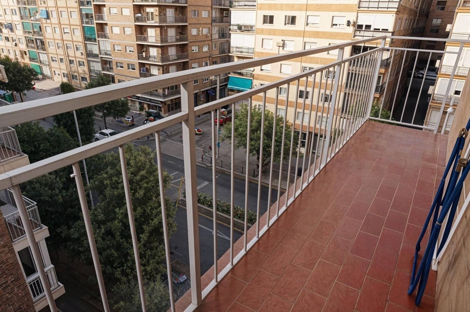 3 bedroom Flat for rent in Granada city - € 800 (Ref: 9967852)