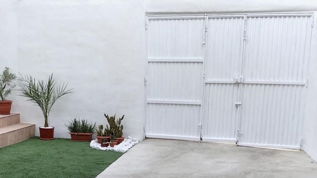 3 bedroom Semi-detached Villa for sale in La Zubia with garage - € 244,900 (Ref: 9970776)
