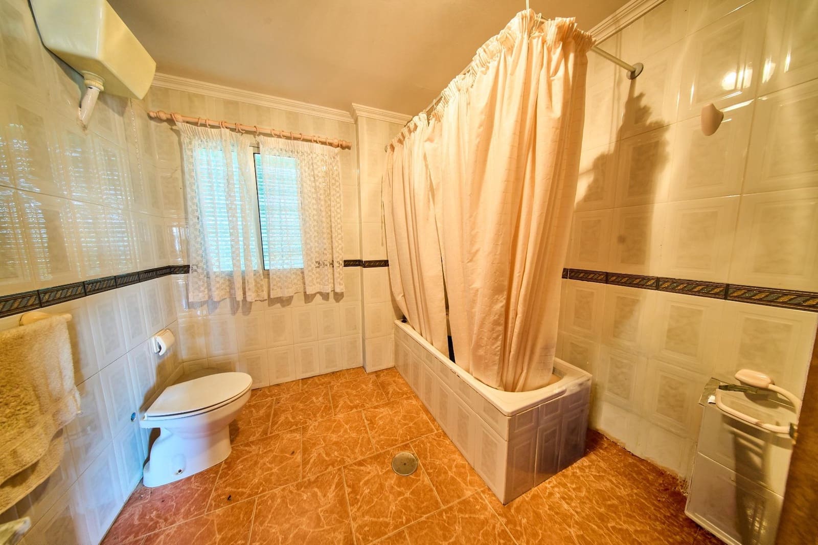 5 bedroom Finca/Country House for sale in Moraleda de Zafayona - € 180,000 (Ref: 9975598)