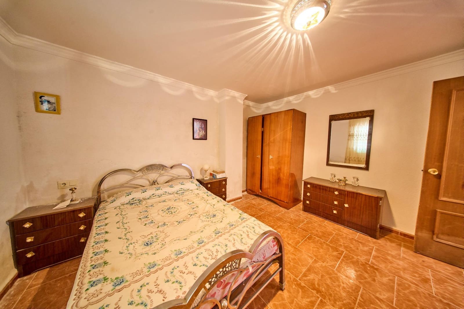 5 bedroom Finca/Country House for sale in Moraleda de Zafayona - € 180,000 (Ref: 9975598)