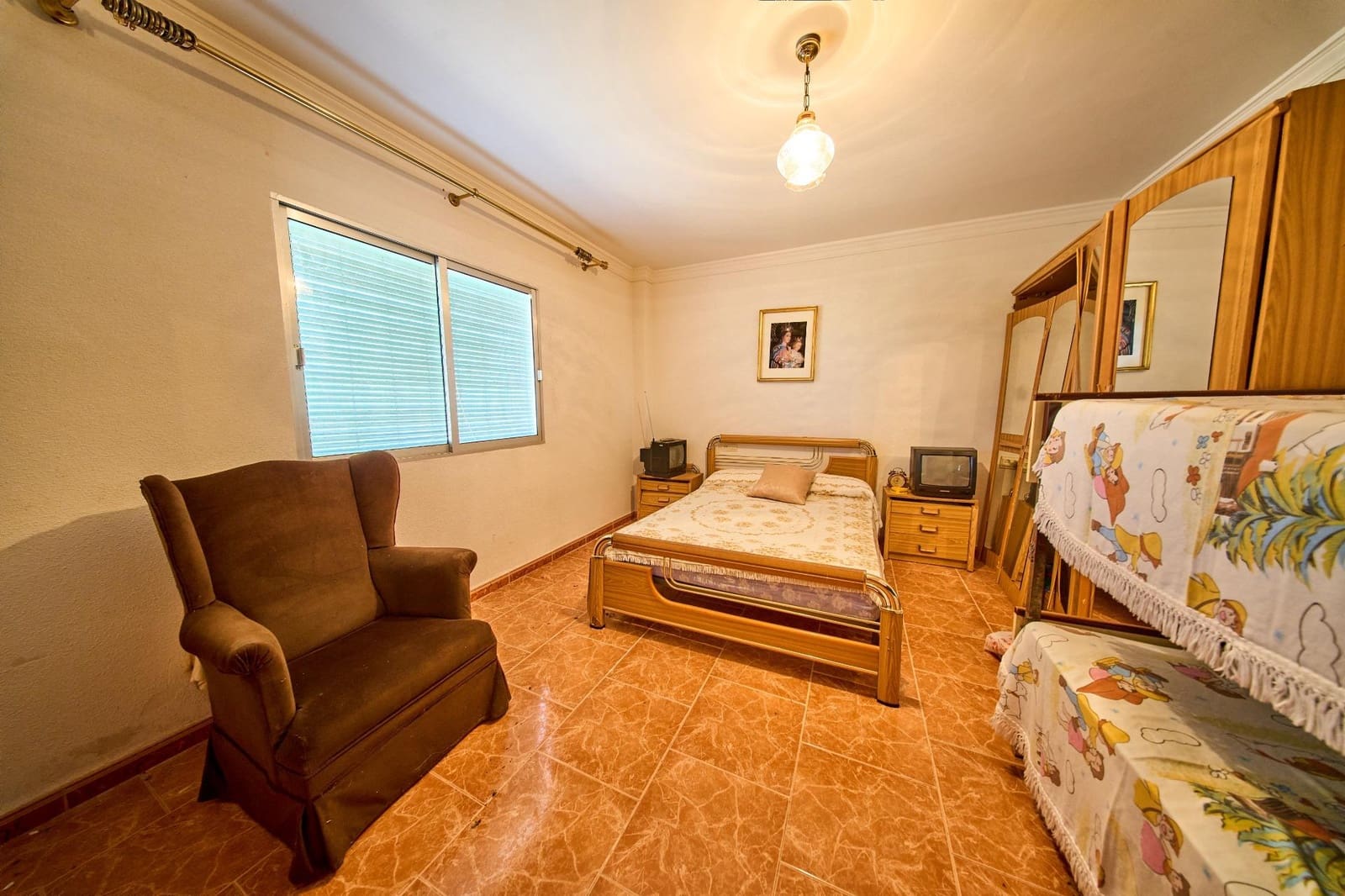 5 bedroom Finca/Country House for sale in Moraleda de Zafayona - € 180,000 (Ref: 9975598)