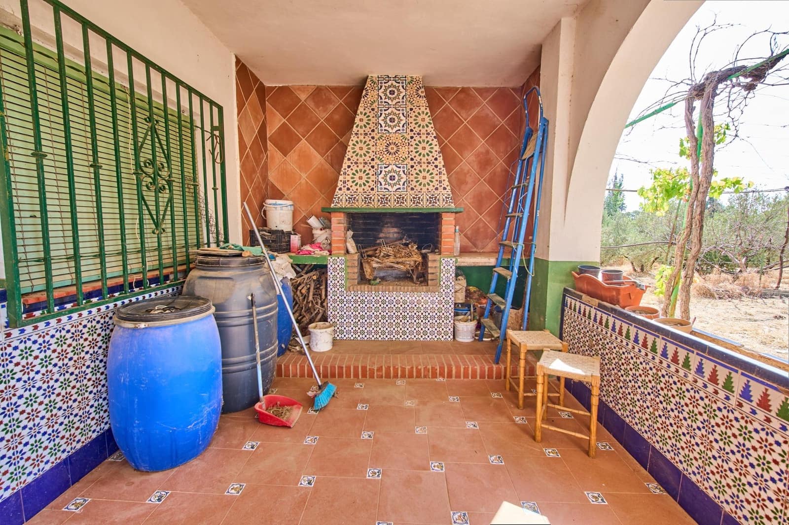 5 bedroom Finca/Country House for sale in Moraleda de Zafayona - € 180,000 (Ref: 9975598)