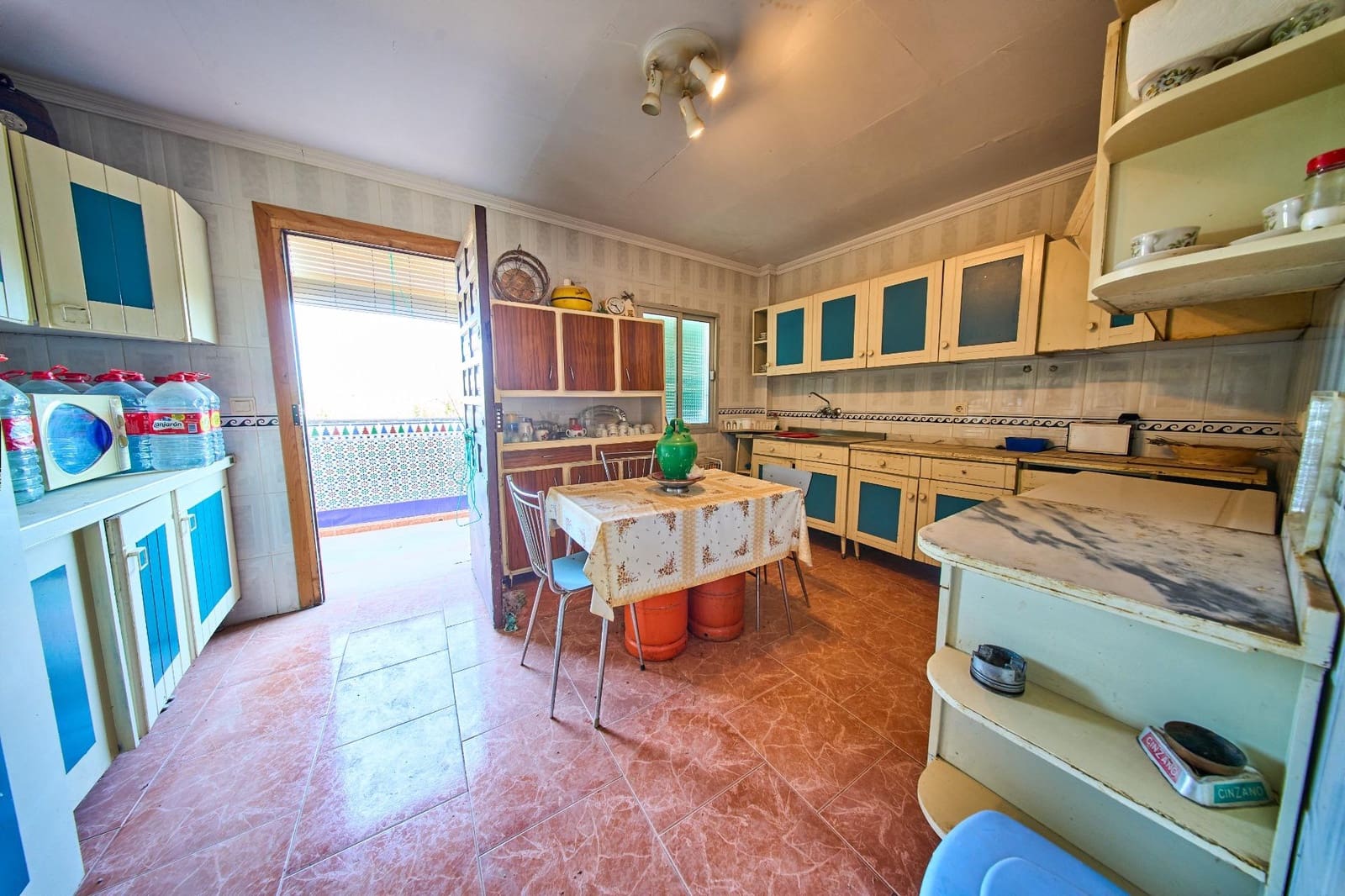 5 bedroom Finca/Country House for sale in Moraleda de Zafayona - € 180,000 (Ref: 9975598)