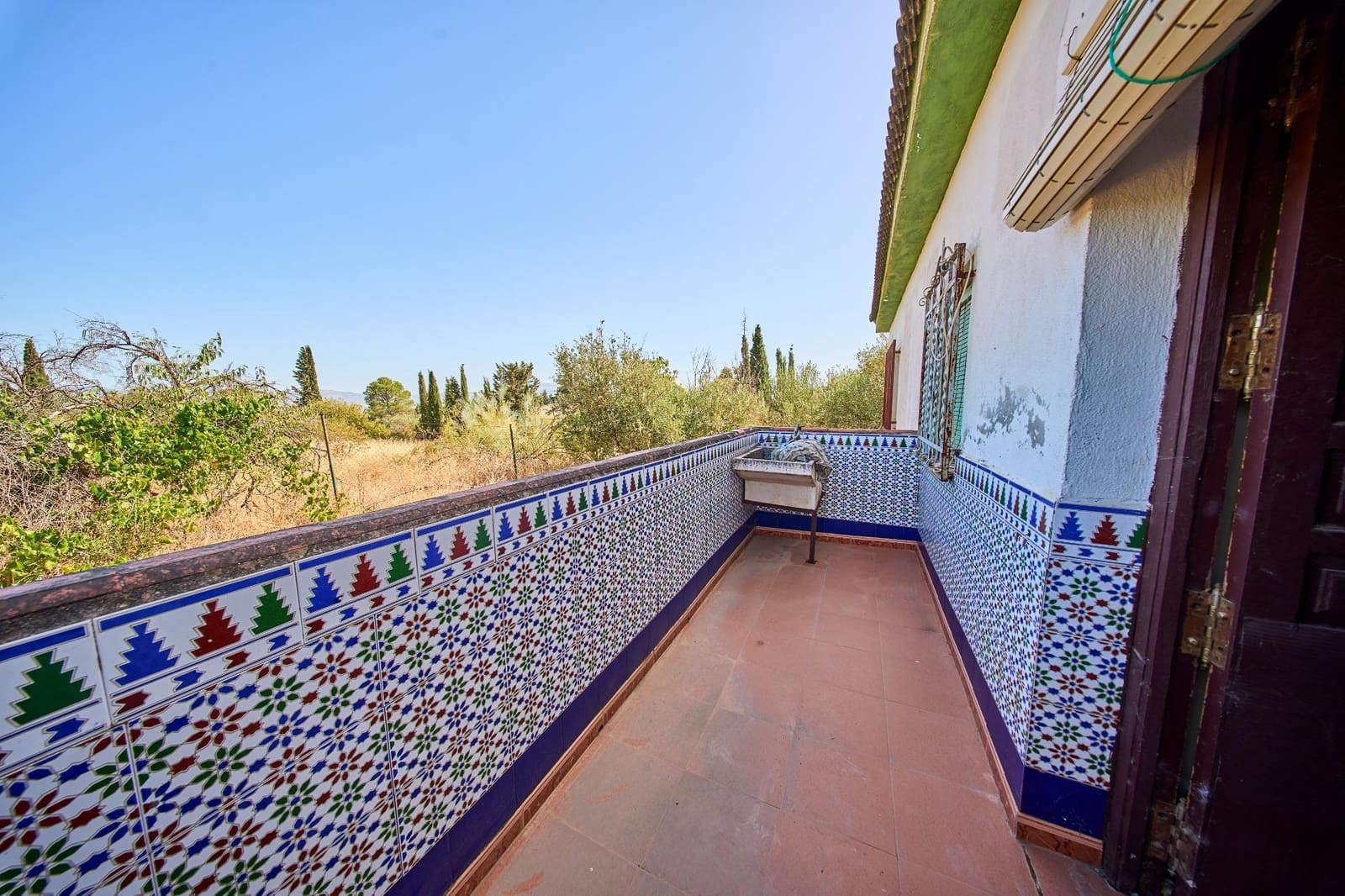 5 bedroom Finca/Country House for sale in Moraleda de Zafayona - € 180,000 (Ref: 9975598)