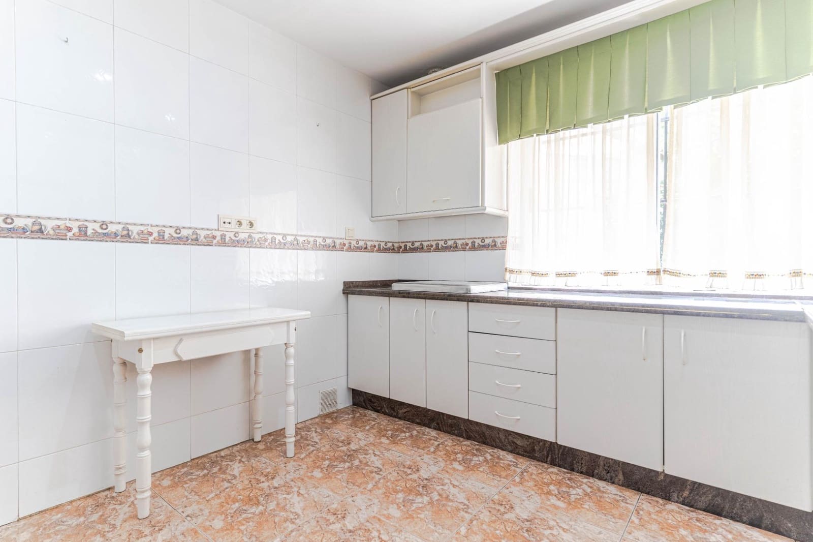2 bedroom Townhouse for rent in Churriana de la Vega - € 895 (Ref: 9975599)