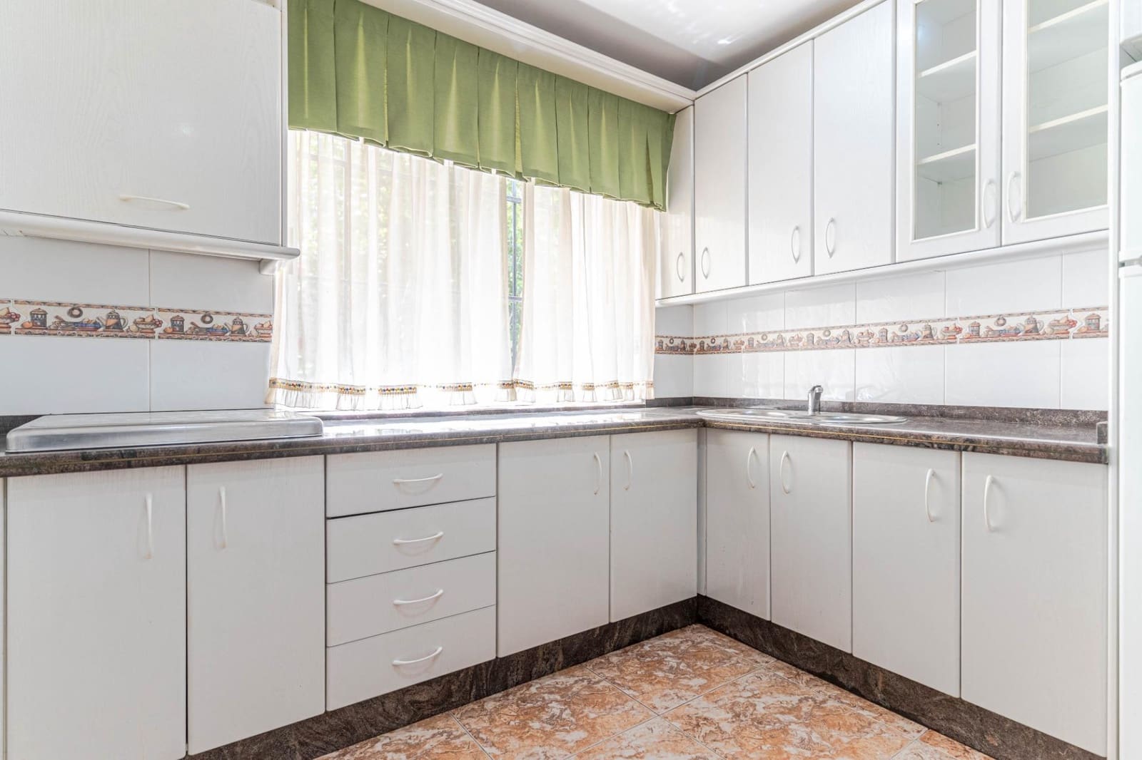 2 bedroom Townhouse for rent in Churriana de la Vega - € 895 (Ref: 9975599)