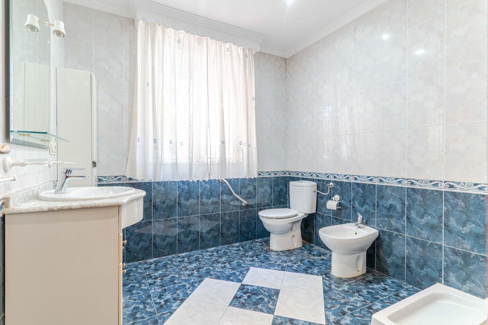 2 bedroom Townhouse for rent in Churriana de la Vega - € 895 (Ref: 9975599)