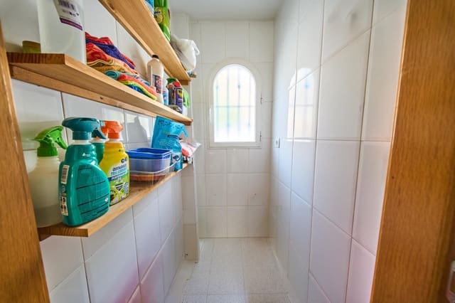 4 soveværelse Villa til salg i Gójar med swimmingpool garage - € 299.000 (Ref: 9977476)