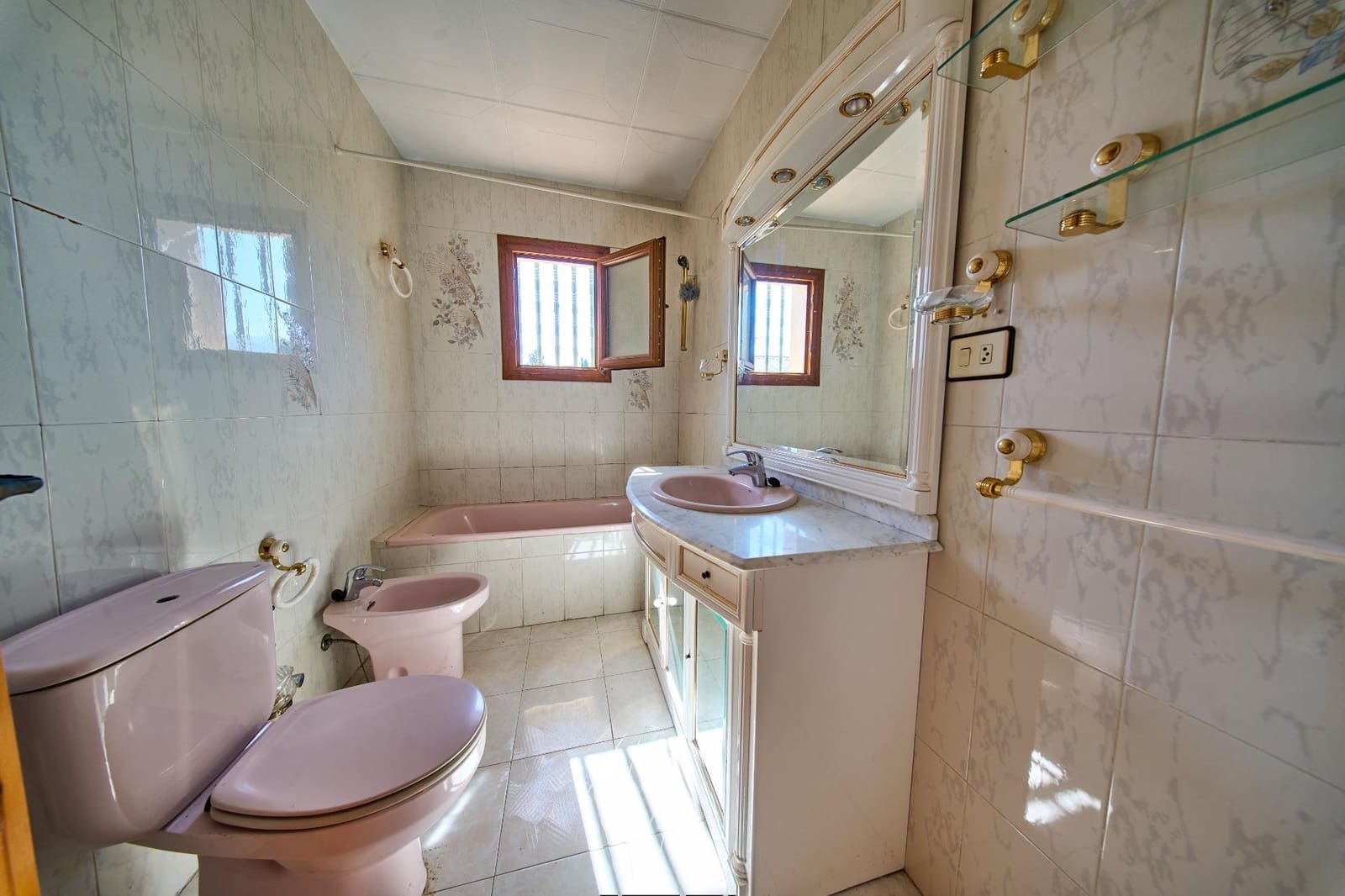 5 sypialnia Willa na sprzedaż w Ogijares z basenem - 420 000 € (Ref: 9977480)