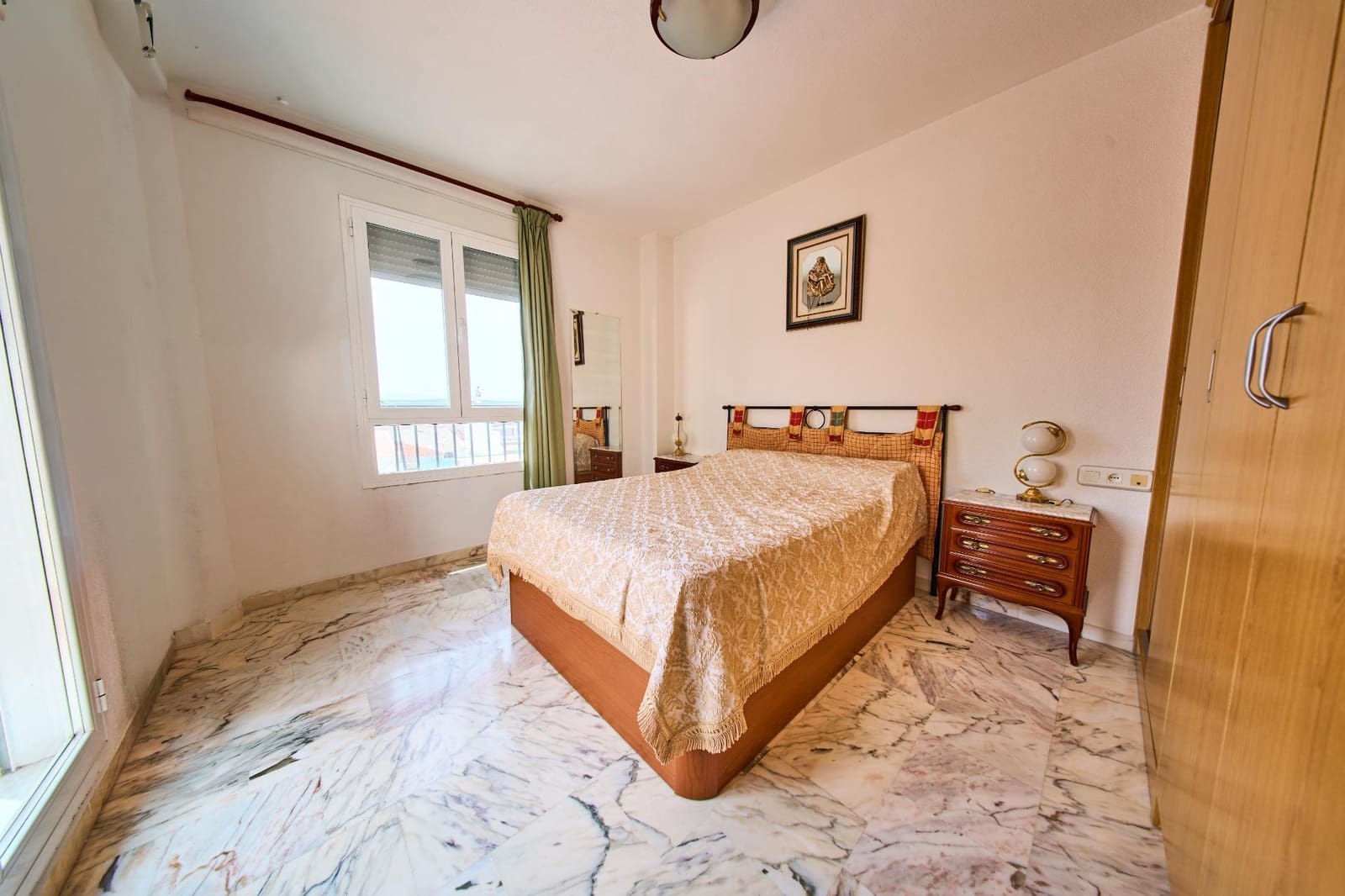 Adosado de 3 habitaciones en Fuente Vaqueros en venta con garaje - 178.500 € (Ref: 9979036)