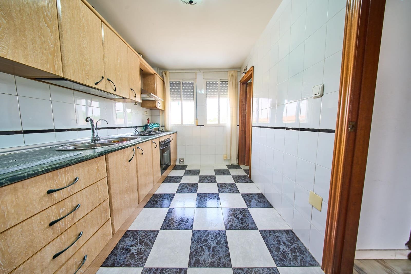 Adosado de 3 habitaciones en Fuente Vaqueros en venta con garaje - 178.500 € (Ref: 9979036)
