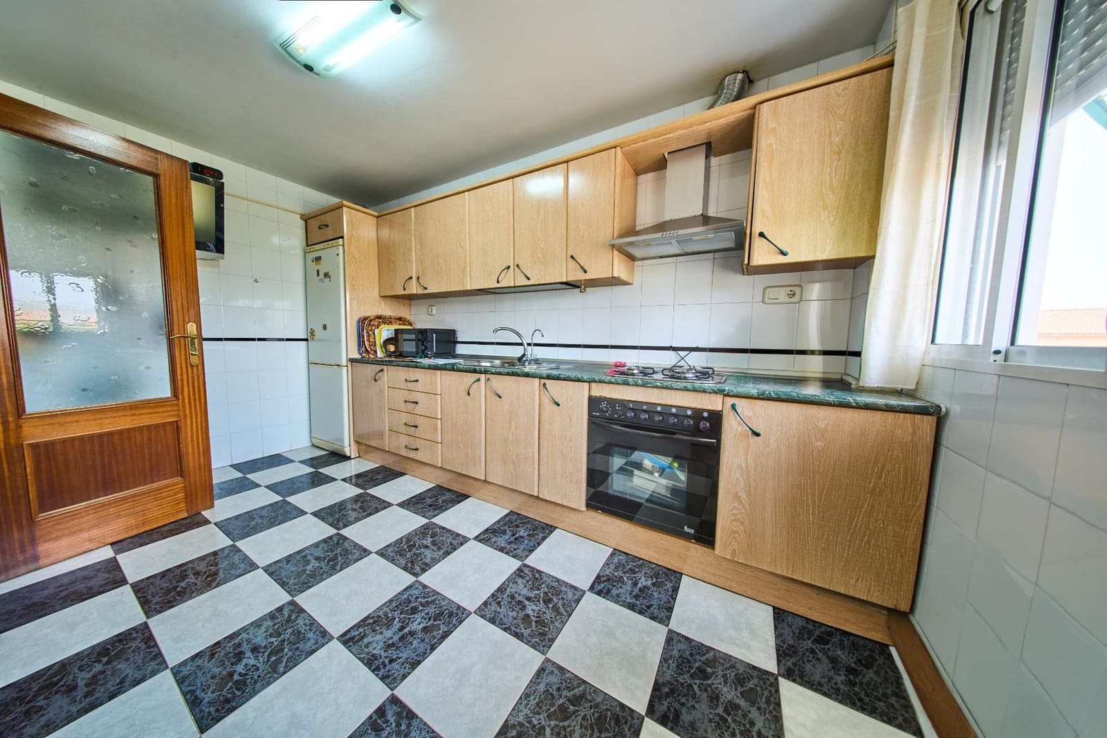 Adosado de 3 habitaciones en Fuente Vaqueros en venta con garaje - 178.500 € (Ref: 9979036)