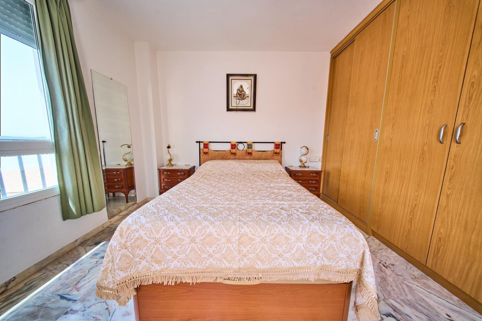 Adosado de 3 habitaciones en Fuente Vaqueros en venta con garaje - 178.500 € (Ref: 9979036)