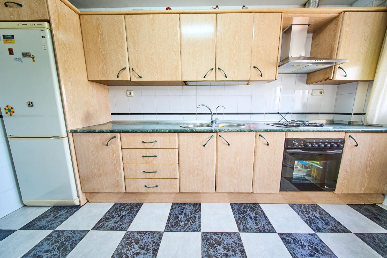 Adosado de 3 habitaciones en Fuente Vaqueros en venta con garaje - 178.500 € (Ref: 9979036)