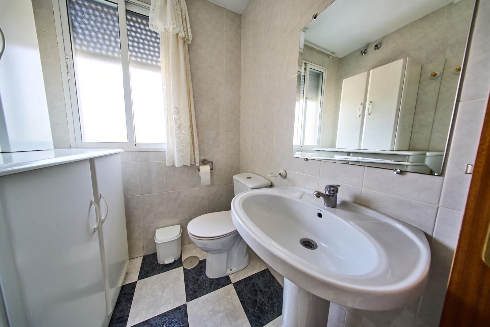 Adosado de 3 habitaciones en Fuente Vaqueros en venta con garaje - 178.500 € (Ref: 9979036)