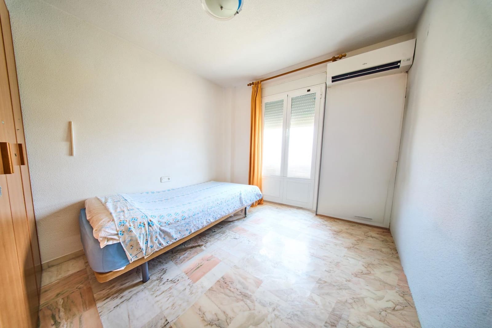Adosado de 3 habitaciones en Fuente Vaqueros en venta con garaje - 178.500 € (Ref: 9979036)