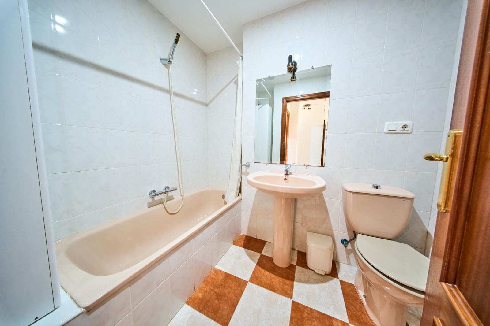 Adosado de 3 habitaciones en Fuente Vaqueros en venta con garaje - 178.500 € (Ref: 9979036)