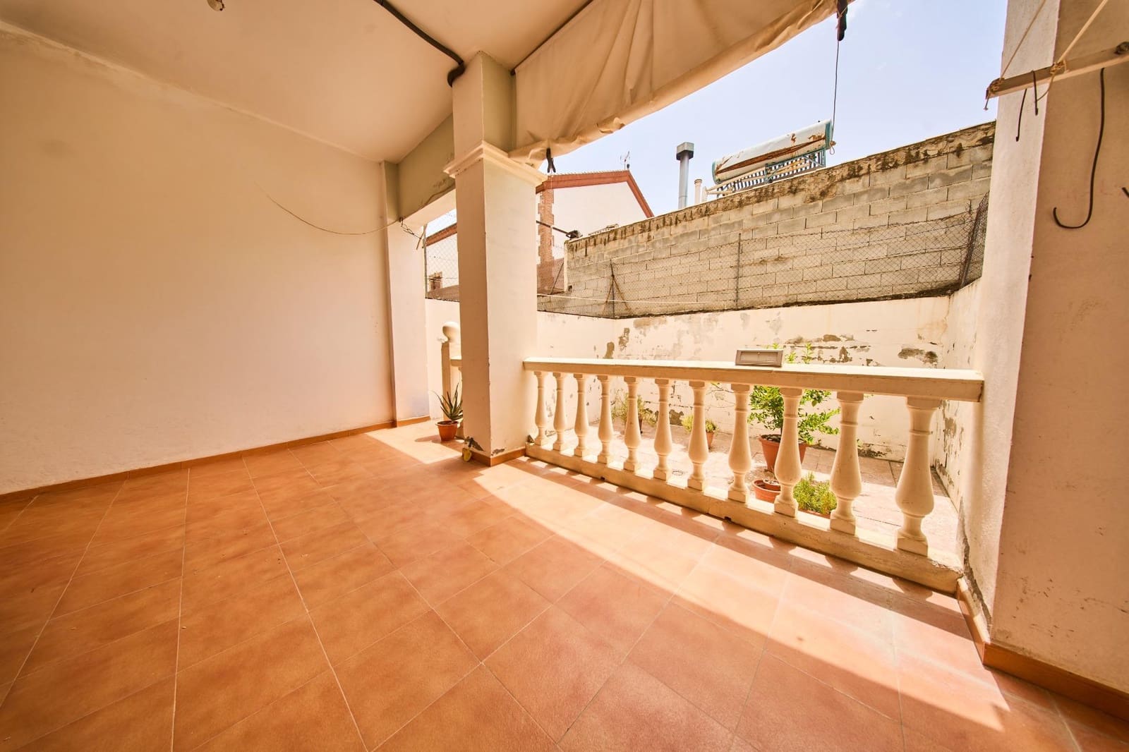 Adosado de 3 habitaciones en Fuente Vaqueros en venta con garaje - 178.500 € (Ref: 9979036)