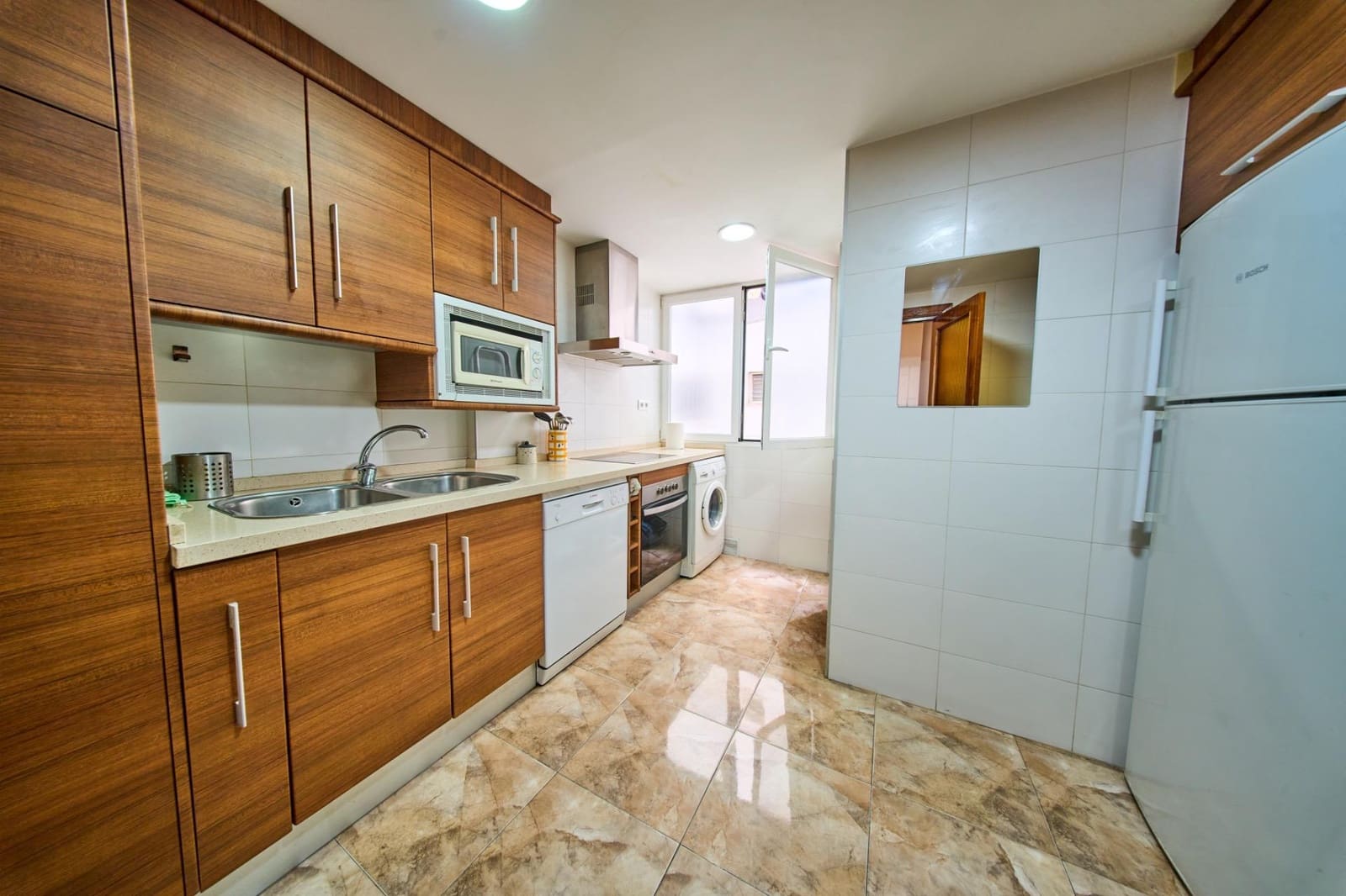 4 camera da letto Appartamento da affittare in Granada citta con garage - 1.100 € (Rif: 9979037)
