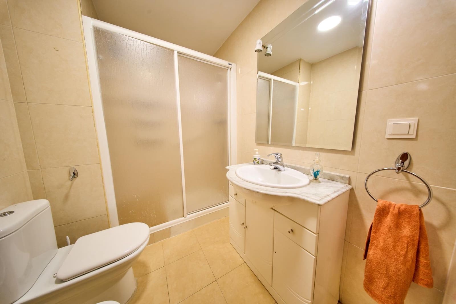 4 camera da letto Appartamento da affittare in Granada citta con garage - 1.100 € (Rif: 9979037)