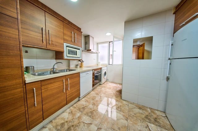 4 camera da letto Appartamento da affittare in Centro, Granada città con garage - 1.100 € (Rif: 9979037)