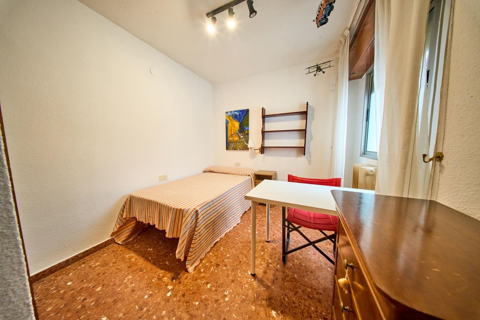 4 camera da letto Appartamento da affittare in Granada citta con garage - 1.100 € (Rif: 9979037)