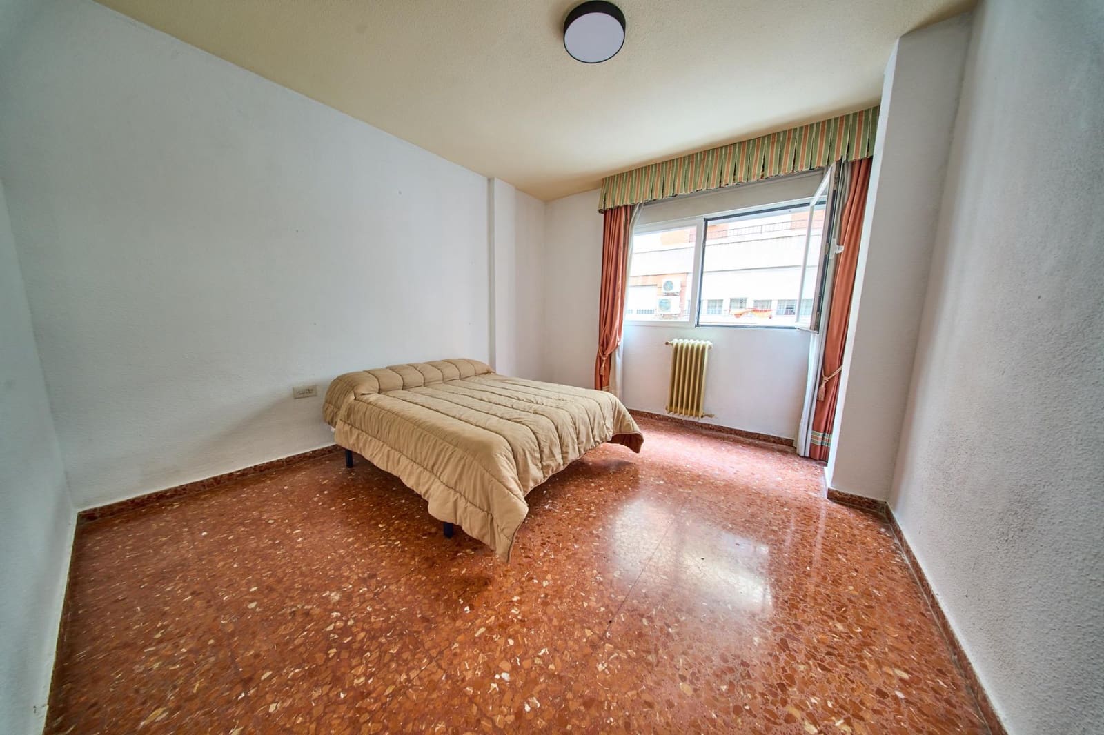 4 camera da letto Appartamento da affittare in Granada citta con garage - 1.100 € (Rif: 9979037)