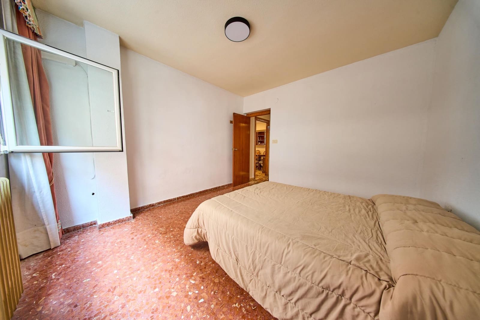 4 camera da letto Appartamento da affittare in Granada citta con garage - 1.100 € (Rif: 9979037)