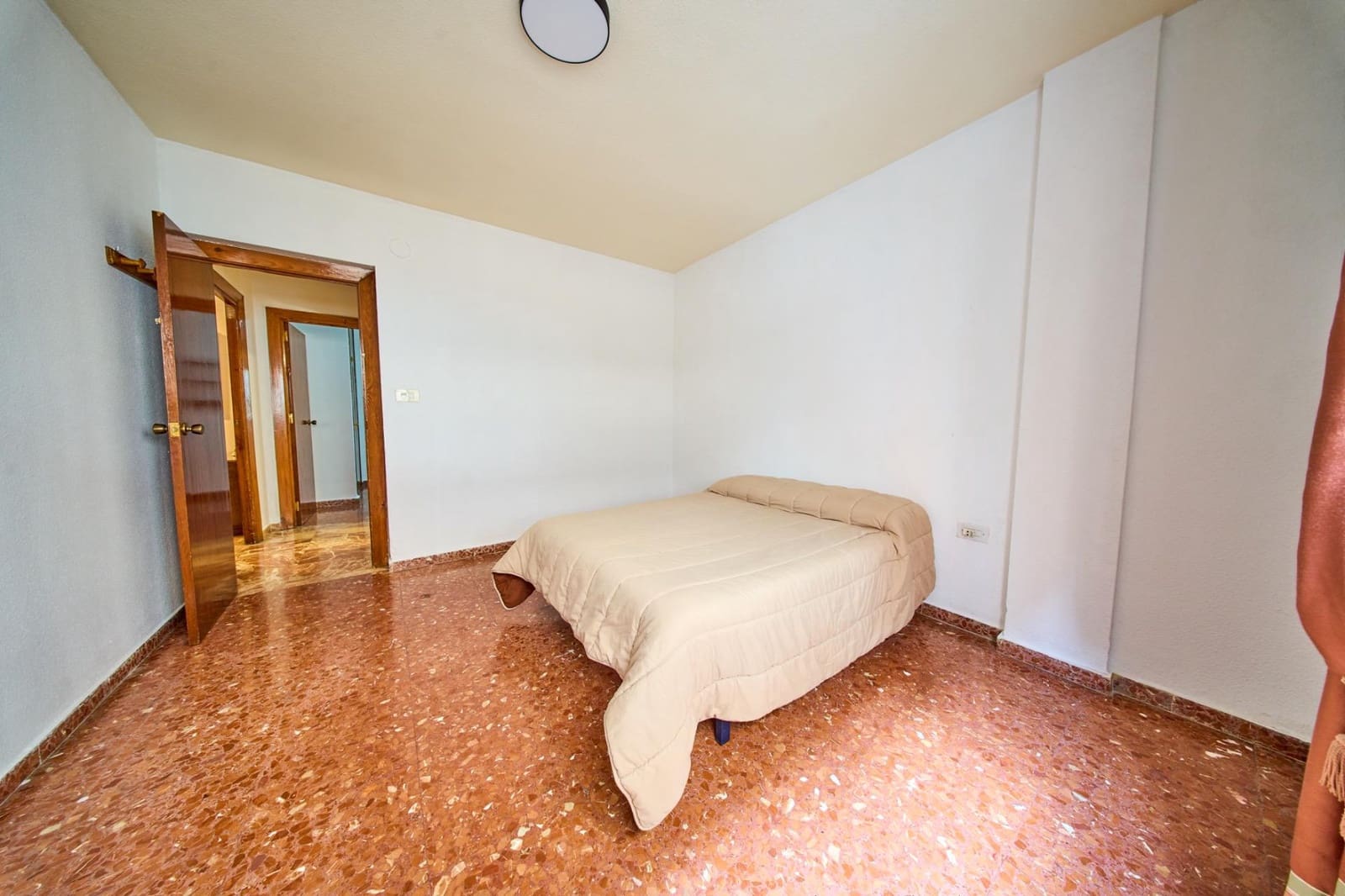 4 camera da letto Appartamento da affittare in Granada citta con garage - 1.100 € (Rif: 9979037)