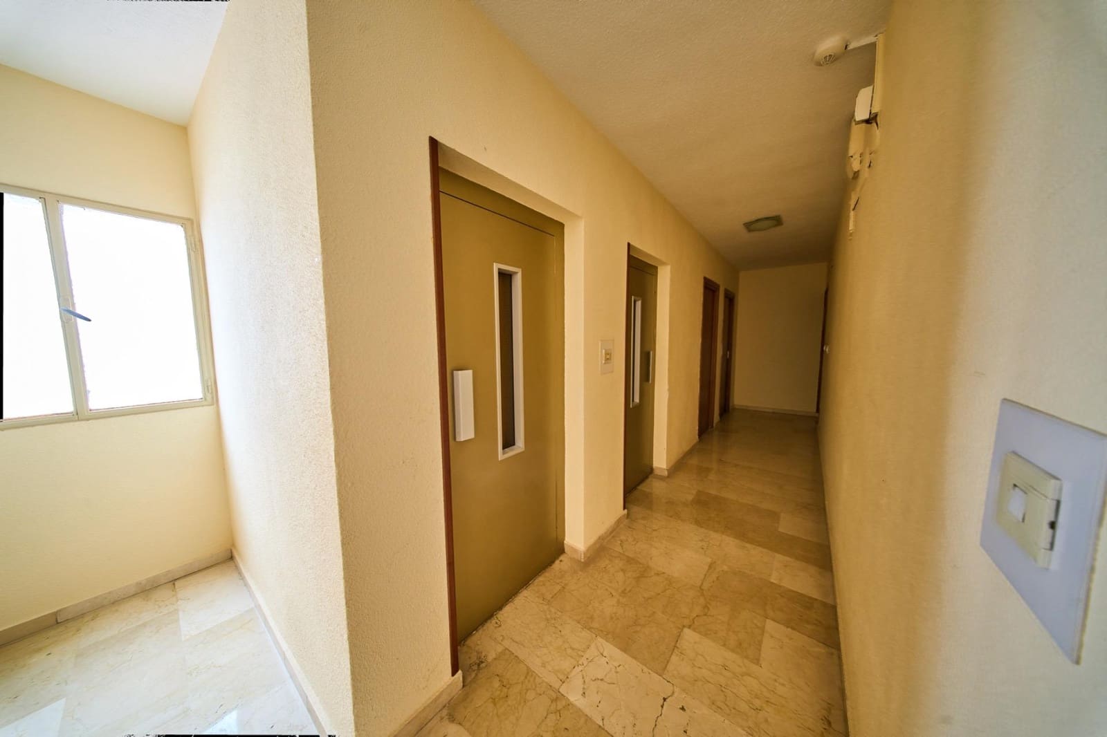 4 camera da letto Appartamento da affittare in Granada citta con garage - 1.100 € (Rif: 9979037)