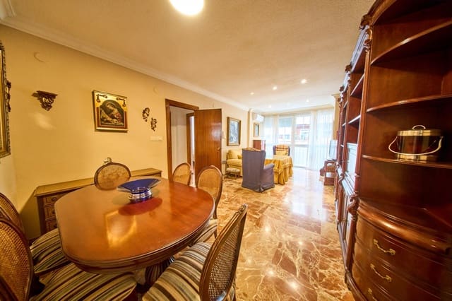 4 camera da letto Appartamento da affittare in Centro, Granada città con garage - 1.100 € (Rif: 9979037)
