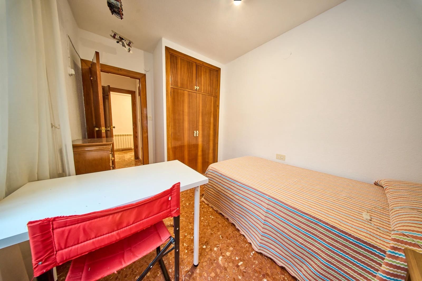 4 camera da letto Appartamento da affittare in Granada citta con garage - 1.100 € (Rif: 9979037)