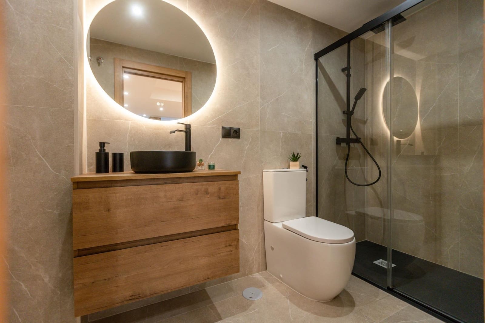 Vind till salu i Granada stad - 132 500 € (Ref: 9985128)